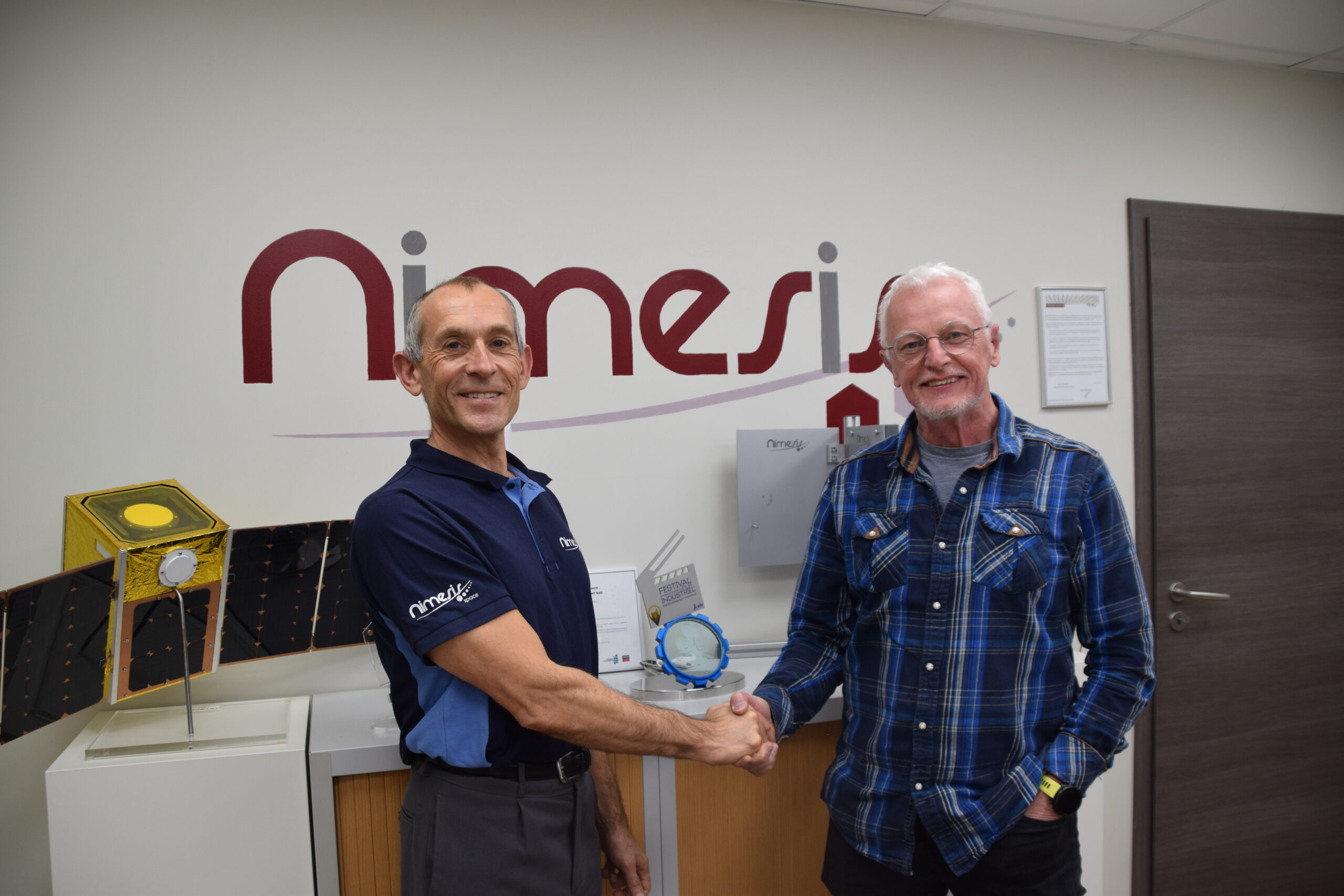 Alain Hautcoeur et Fabien Willig se serrent la main chez Nimesis Technology.